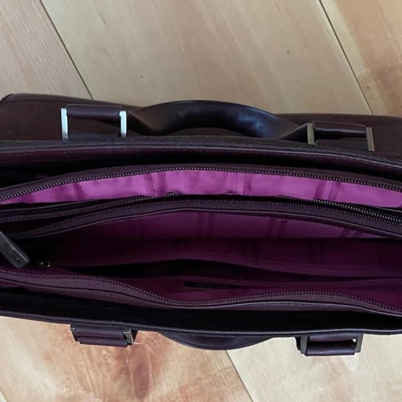 New Exquisite TUMI Executive Attache - Picture 3 of 6